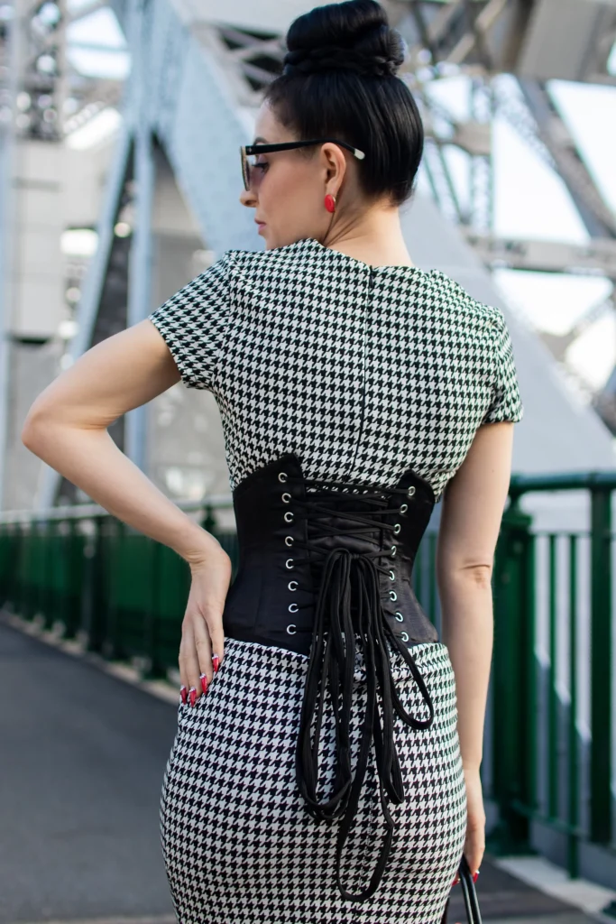 black waist trainer